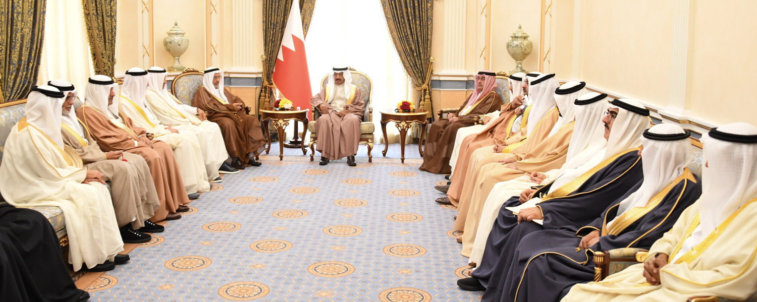 Prime Minister receives Royal Family members | Bahrain News Agency